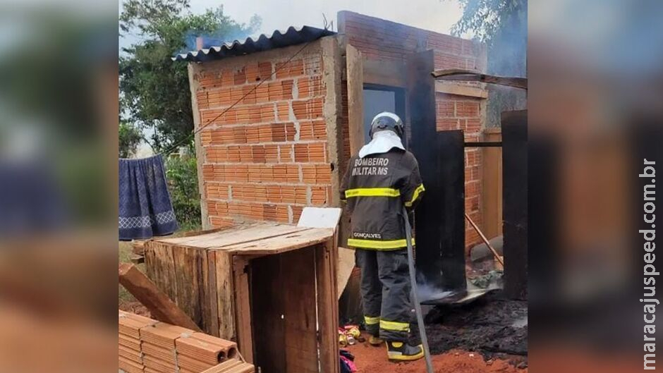 Casa pega fogo após explosão de isqueiro em Bataguassu Casa pega fogo após explosão de isqueiro em Bataguassu