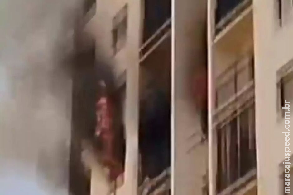 Casal e criança morrem ao pular de prédio em chamas em Goiás Casal e criança morrem ao pular de prédio em chamas em Goiás