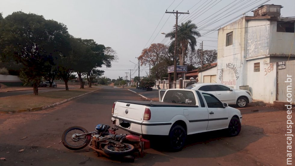 Colisão entre carro e moto deixa duas pessoas feridas em Caarapó Colisão entre carro e moto deixa duas pessoas feridas em Caarapó