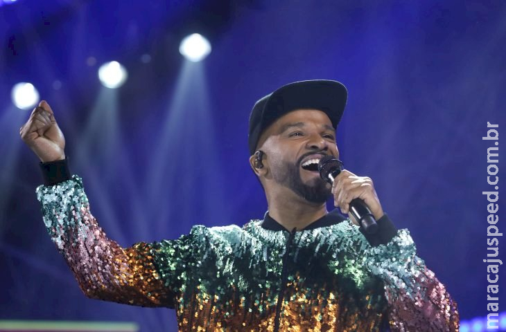 Em três horas de show, Alexandre Pires leva 15 mil pessoas a uma viagem nostálgica no Palco Lua Em três horas de show, Alexandre Pires leva 15 mil pessoas a uma viagem nostálgica no Palco Lua