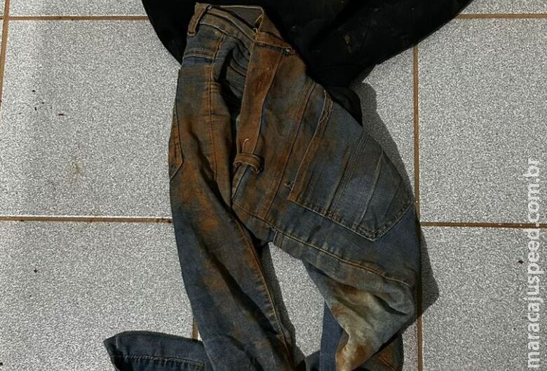 Homem é preso após esfaquear jovem no peito Homem é preso após esfaquear jovem no peito