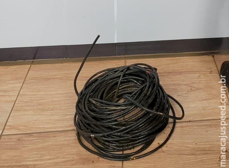 Homem é preso após ser flagrado com saco contendo cerca de 50 metros de fio em Caarapó
