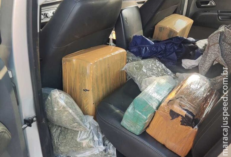 Homem tenta fugir de perseguição policial, mas acaba preso com mais de 800kg de maconha Homem tenta fugir de perseguição policial, mas acaba preso com mais de 800kg de maconha