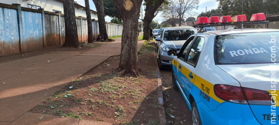 Idoso é encontrado morto em calçada de escola em Dourados