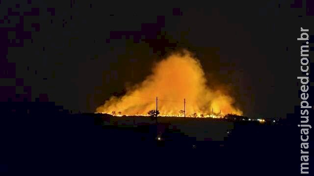 Incêndio atinge região próxima a universidades em Dourados