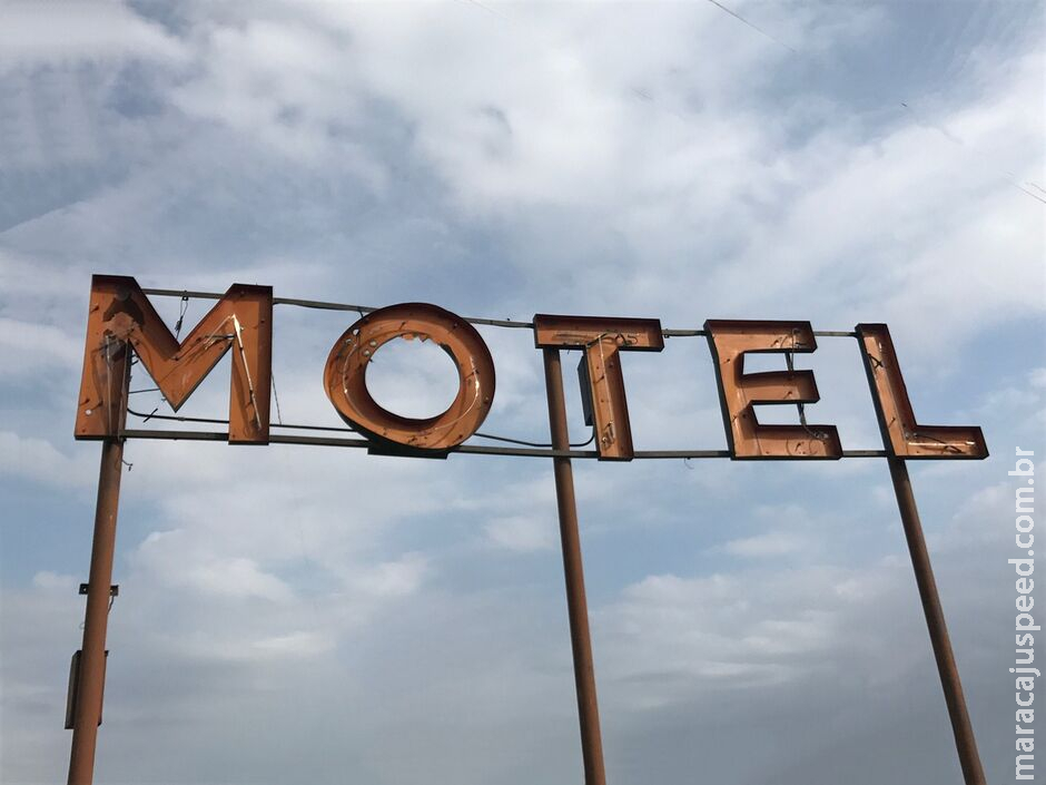 Jovem aceita programa com casal e é espancada em motel em Campo Grande Jovem aceita programa com casal e é espancada em motel em Campo Grande