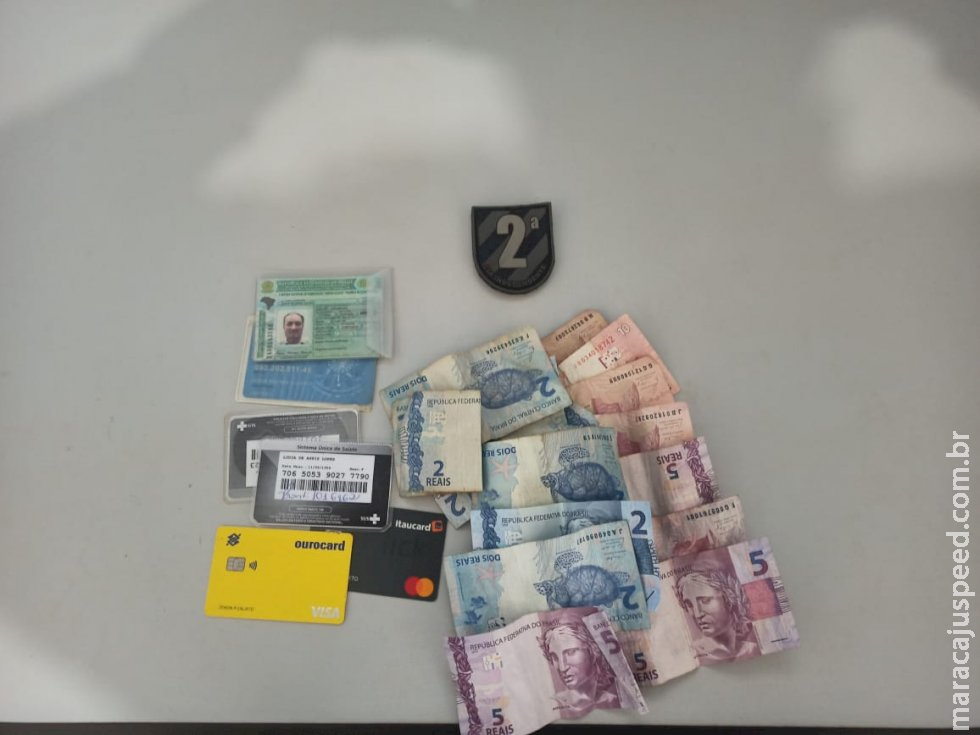 Jovem é preso em Juti ao tentar comprar aparelho celular com cartão de crédito suspeito Jovem é preso em Juti ao tentar comprar aparelho celular com cartão de crédito suspeito