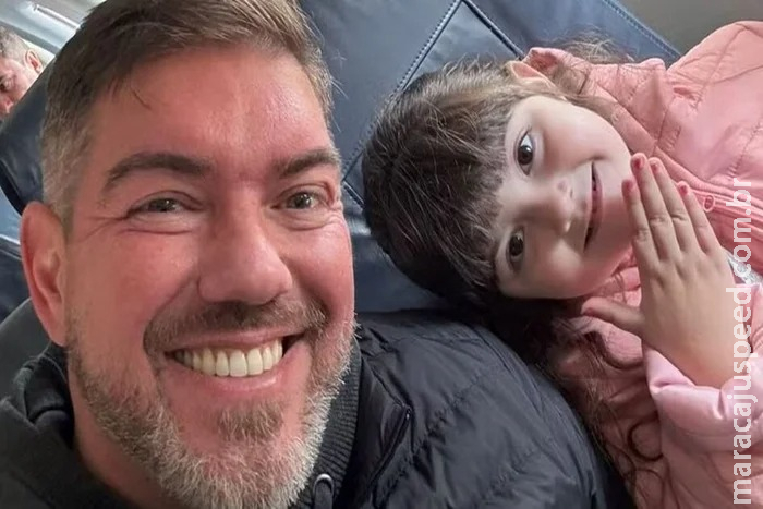 Mãe de menina morta em voo que caiu recebeu áudio da filha Mãe de menina morta em voo que caiu recebeu áudio da filha