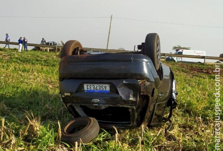 Motorista é arremessado a 20 metros do carro e morre em capotamento em Itaporã Motorista é arremessado a 20 metros do carro e morre em capotamento em Itaporã