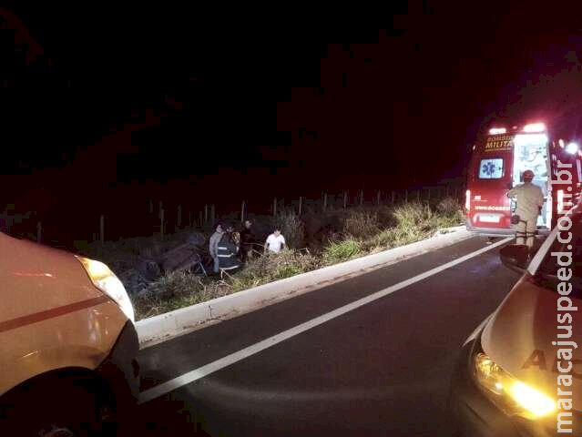 Motorista morre e 2 pessoas ficam em estado grave após veículo capotar na MS-345 Motorista morre e 2 pessoas ficam em estado grave após veículo capotar na MS-345