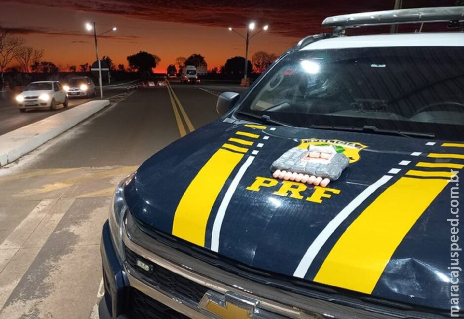 Mulher é presa com droga em ônibus e diz à polícia que iria visitar avó doente em Ponta Porã Mulher é presa com droga em ônibus e diz à polícia que iria visitar avó doente em Ponta Porã