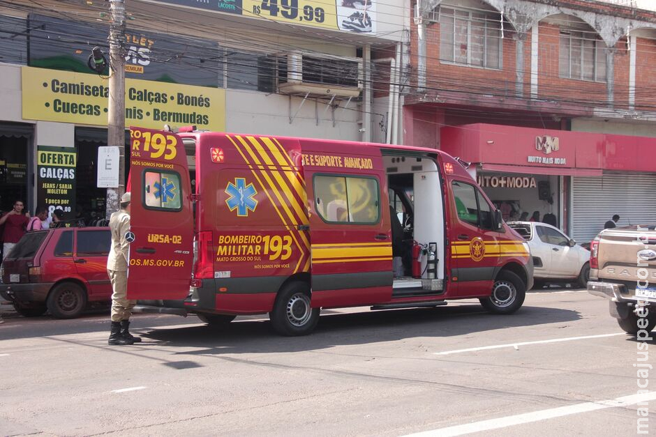Pintores se atrapalham e caem de 3 metros no Centro de Campo Grande Pintores se atrapalham e caem de 3 metros no Centro de Campo Grande