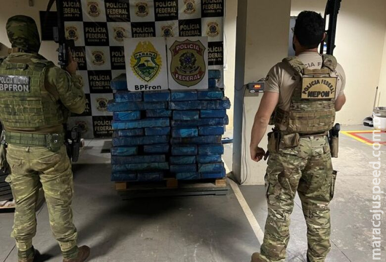 Polícia apreende uma tonelada de maconha na divisa entre PR e MS Polícia apreende uma tonelada de maconha na divisa entre PR e MS
