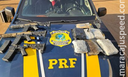 Polícia encontra fuzis, carregadores e haxixe escondidos em painel de veículo Polícia encontra fuzis, carregadores e haxixe escondidos em painel de veículo