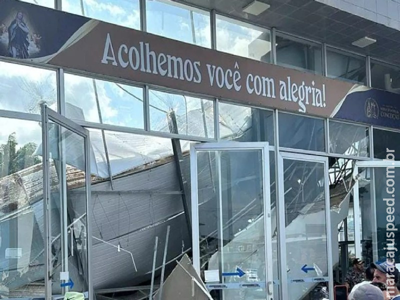 Teto da Igreja de Nossa Senhora da Conceição desaba no Recife e deixa pessoas feridas Teto da Igreja de Nossa Senhora da Conceição desaba no Recife e deixa pessoas feridas