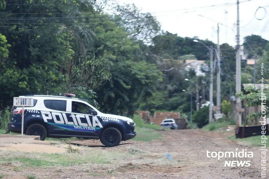 Usuário de drogas é espancado e tenta invadir casa de pai adotivo em Campo Grande