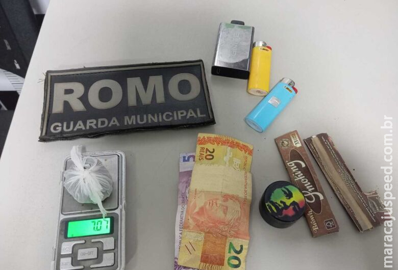 Usuários de drogas e foragidos são presos em Dourados Usuários de drogas e foragidos são presos em Dourados
