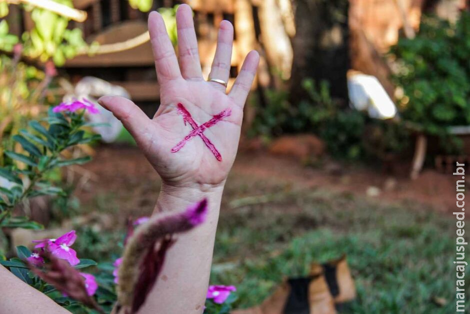 Vítimas de violência, mãe e filha precisam de ajuda para chegar em Campo Grand Vítimas de violência, mãe e filha precisam de ajuda para chegar em Campo Grand