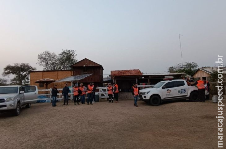 Voluntários chegam ao Pantanal para levar ajuda e dar assistência aos ribeirinhos Voluntários chegam ao Pantanal para levar ajuda e dar assistência aos ribeirinhos