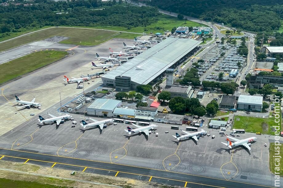 Voo de Miami é desviado para Belém após passageiro agredir esposa e ameaçar tripulação Voo de Miami é desviado para Belém após passageiro agredir esposa e ameaçar tripulação