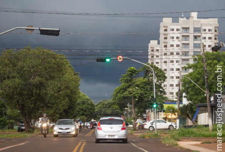 Ainda com calorão, Dourados tem alerta de tempestade para o fim de semana Ainda com calorão, Dourados tem alerta de tempestade para o fim de semana