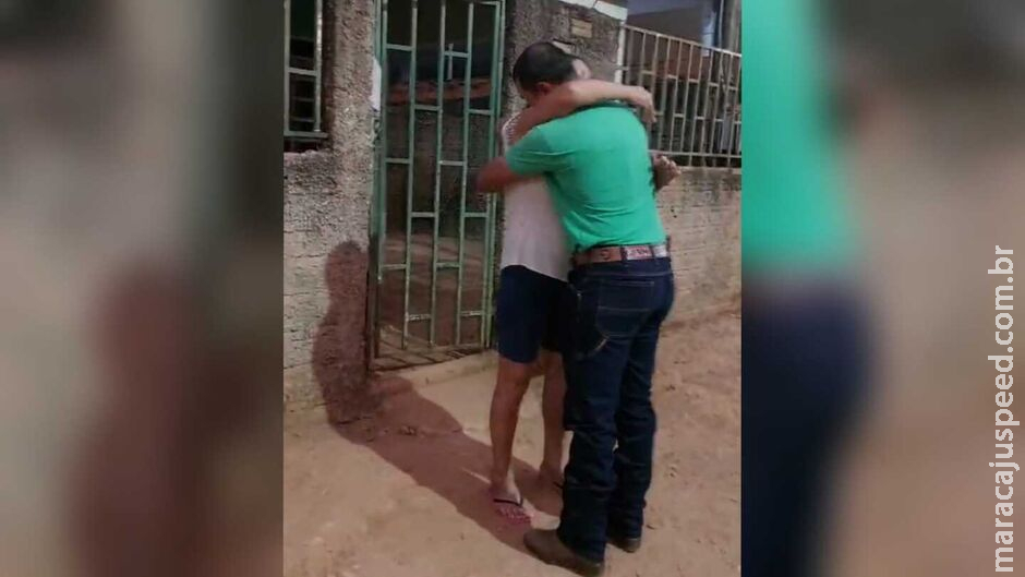 Após 44 anos de espera, filho sai de MS e reencontra mãe em Rondônia Após 44 anos de espera, filho sai de MS e reencontra mãe em Rondônia