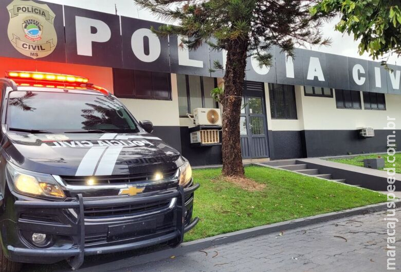 Após assalto, dupla é presa por roubo e tráfico de drogas Após assalto, dupla é presa por roubo e tráfico de drogas