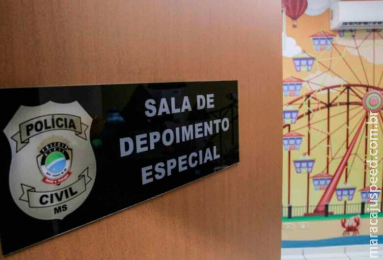 Avô é preso após ser flagrado estuprando neta de 12 anos Avô é preso após ser flagrado estuprando neta de 12 anos