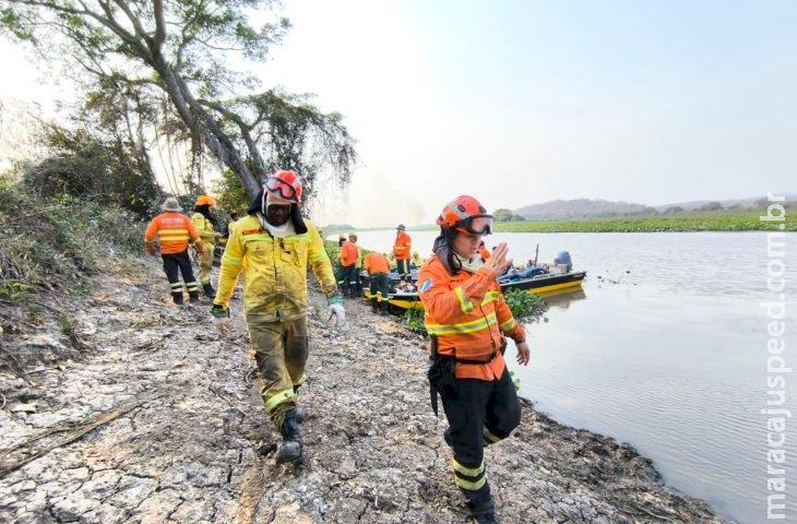 Bombeiros atuam no controle de incêndios florestais em MS e ribeirinhos serão atendidos em ação humanitária Bombeiros atuam no controle de incêndios florestais em MS e ribeirinhos serão atendidos em ação humanitária