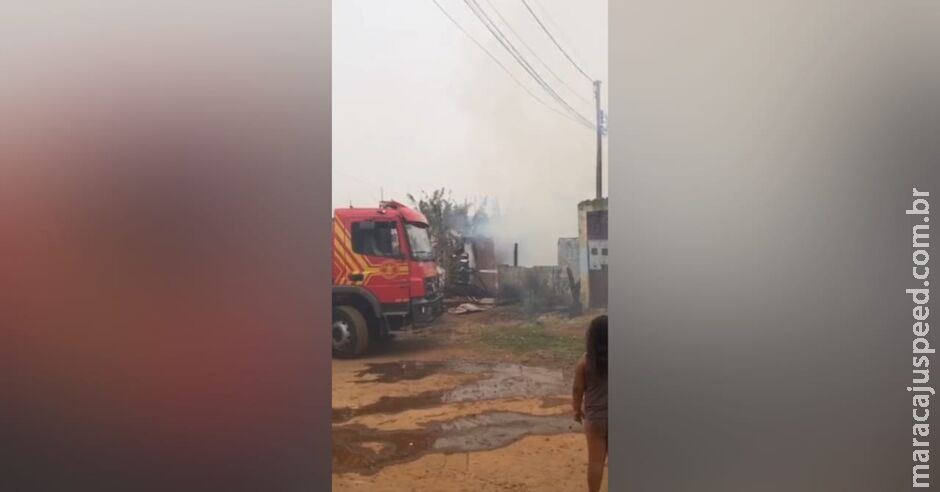Briga entre irmãos termina com casa incendiada no São Conrado Briga entre irmãos termina com casa incendiada no São Conrado