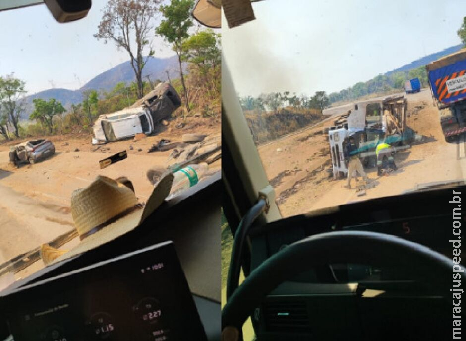 Caminhão-cegonha tomba e carros ficam espalhados em rodovia no MT Caminhão-cegonha tomba e carros ficam espalhados em rodovia no MT