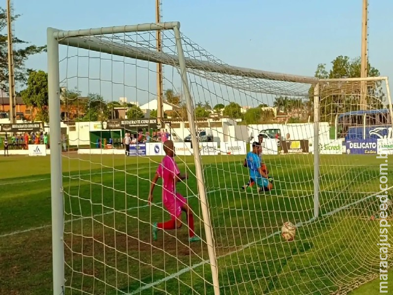 Com um a menos, Naviraiense vence o Sete de Dourados por três a zero na Série B Com um a menos, Naviraiense vence o Sete de Dourados por três a zero na Série B
