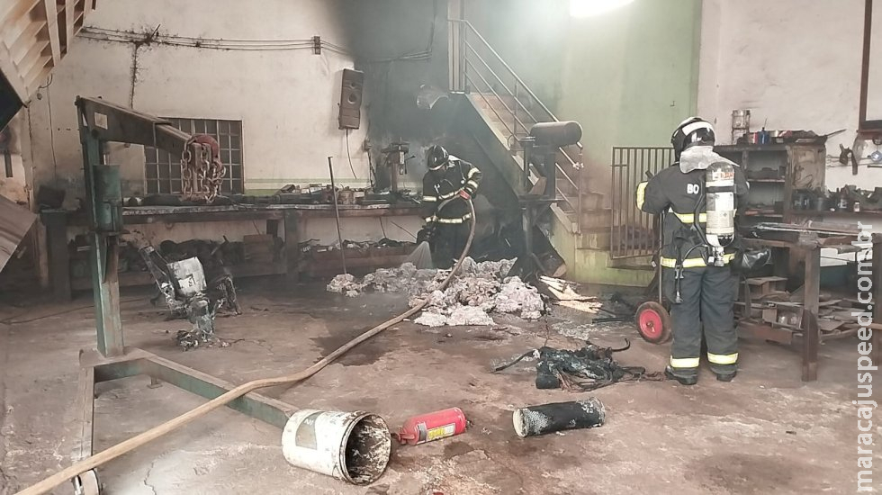 Corpo de Bombeiros controla princípio de incêndio em oficina mecânica de Caarapó Corpo de Bombeiros controla princípio de incêndio em oficina mecânica de Caarapó