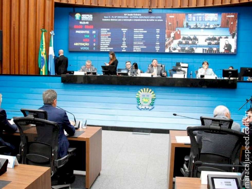 Deputados votam nesta terça-feira a redação final de três propostas Deputados votam nesta terça-feira a redação final de três propostas