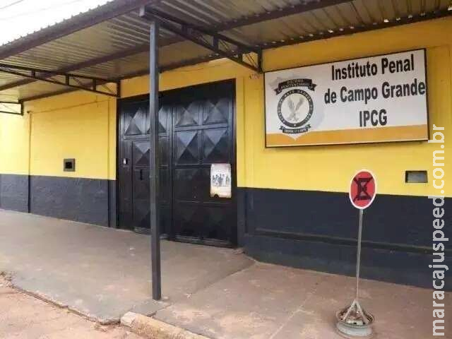 Detento joga água fervendo no rosto de companheiro de cela em Campo Grande Detento joga água fervendo no rosto de companheiro de cela em Campo Grande