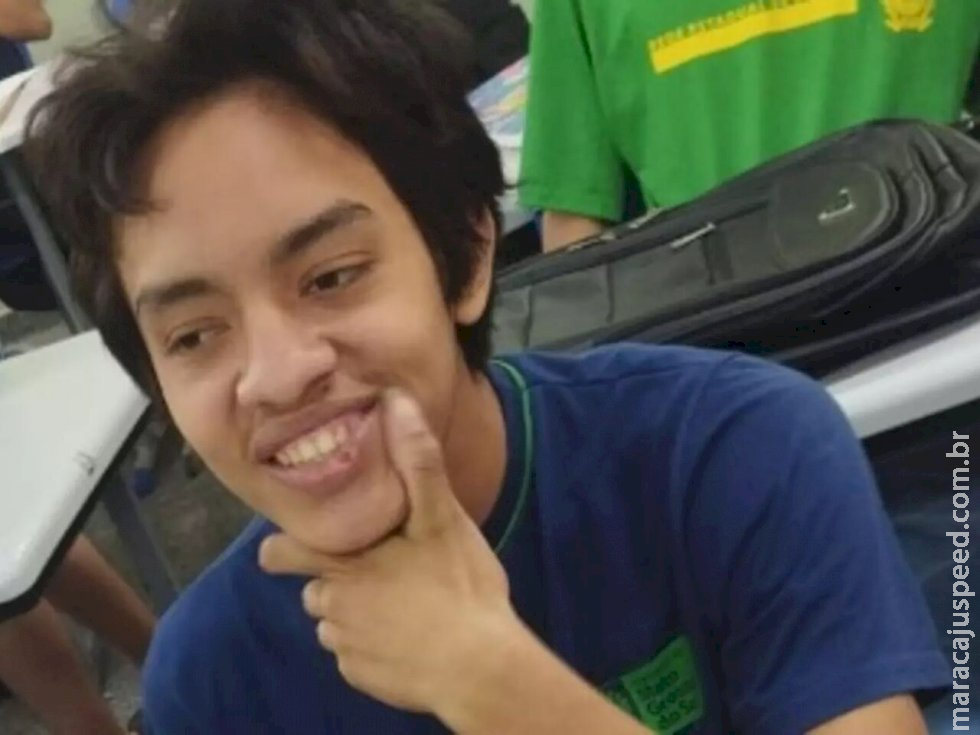 Familiares procuram por jovem de 18 anos que fugiu de casa Familiares procuram por jovem de 18 anos que fugiu de casa