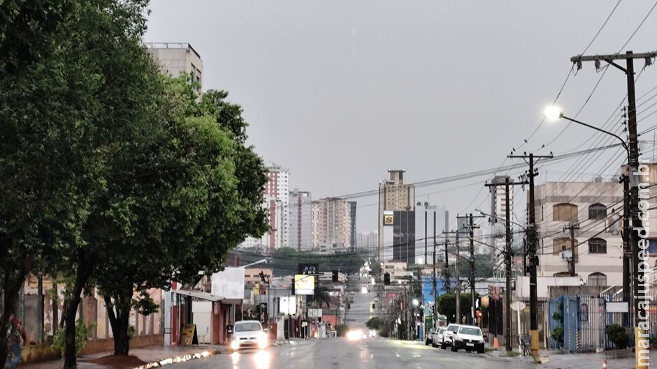 Frente fria chega com chuva e tempestades em todo MS Frente fria chega com chuva e tempestades em todo MS