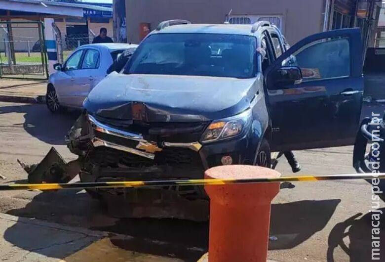 Homem é preso com caminhonete furtada ao tentar fugir da Polícia Homem é preso com caminhonete furtada ao tentar fugir da Polícia