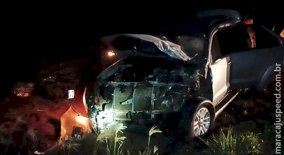 Homem morre e duas pessoas ficam feridas em acidente entre carro e moto em Vicentina Homem morre e duas pessoas ficam feridas em acidente entre carro e moto em Vicentina
