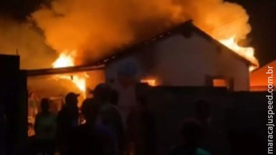 Mãe tentou salvar filha morta em incêndio em casa de Deodápolis; criança era autista Mãe tentou salvar filha morta em incêndio em casa de Deodápolis; criança era autista