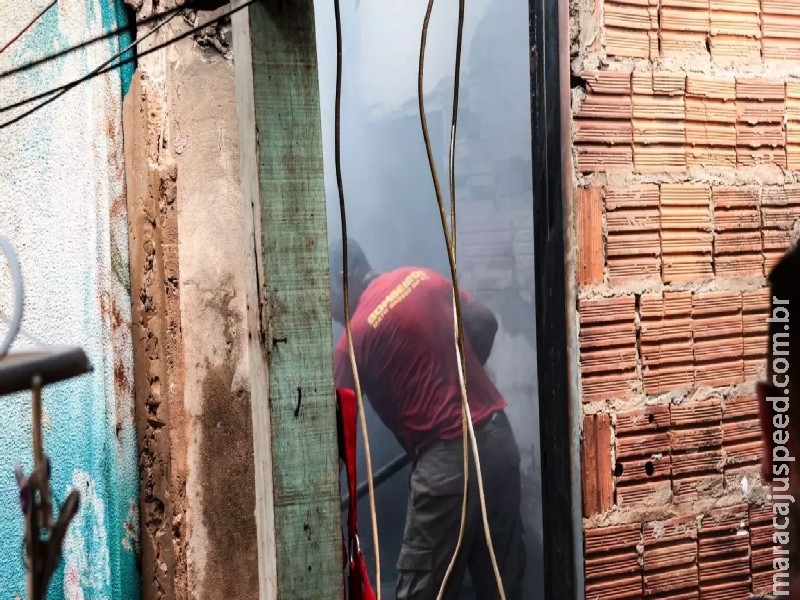 Moradora perde tudo em incêndio que pode ter começado após curto-circuito em ventilador Moradora perde tudo em incêndio que pode ter começado após curto-circuito em ventilador