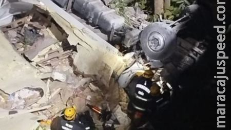 Motorista morre após veículo cair de mais de 10 metros de altura na BR-060 Motorista morre após veículo cair de mais de 10 metros de altura na BR-060