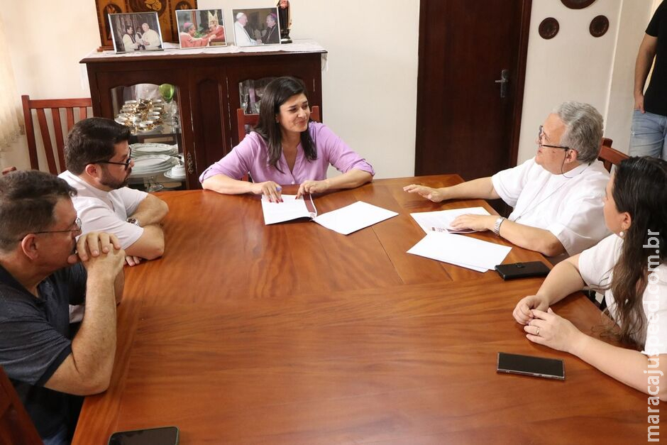 Na Aquidiocese, Rose assina carta-compromisso sobre dignidade humana em Campo Grande Na Aquidiocese, Rose assina carta-compromisso sobre dignidade humana em Campo Grande