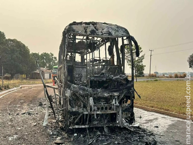 Pane elétrica teria causado incêndio em ônibus com 27 passageiros na MS-080 em Campo Grande Pane elétrica teria causado incêndio em ônibus com 27 passageiros na MS-080 em Campo Grande