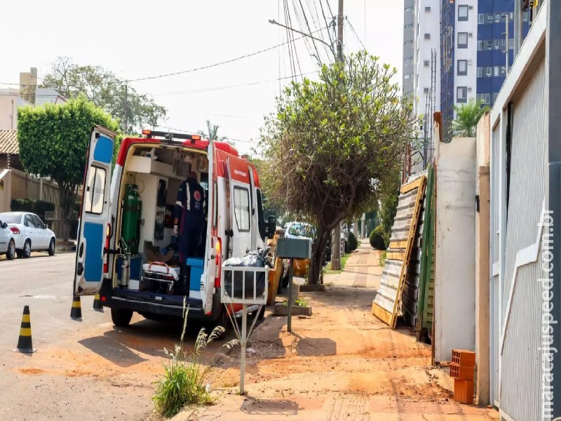 Pedreiro é socorrido após andaime cair sobre ele em obra no Centro de Campo Grande Pedreiro é socorrido após andaime cair sobre ele em obra no Centro de Campo Grande