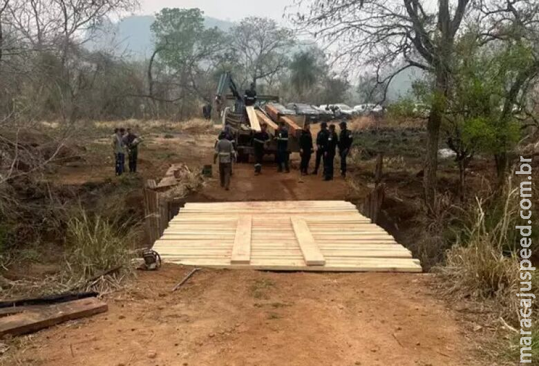 Polícia e indígenas selam acordo e ponte incendiada é reconstruída Polícia e indígenas selam acordo e ponte incendiada é reconstruída