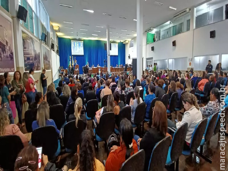 Professores de Dourados discutem piso salarial e analisam proposta apresentada pela prefeitura Professores de Dourados discutem piso salarial e analisam proposta apresentada pela prefeitura
