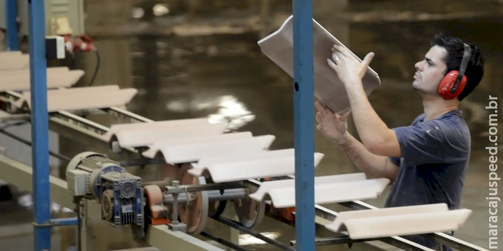 Programa irá oferecer qualificação profissional para 15 mil jovens