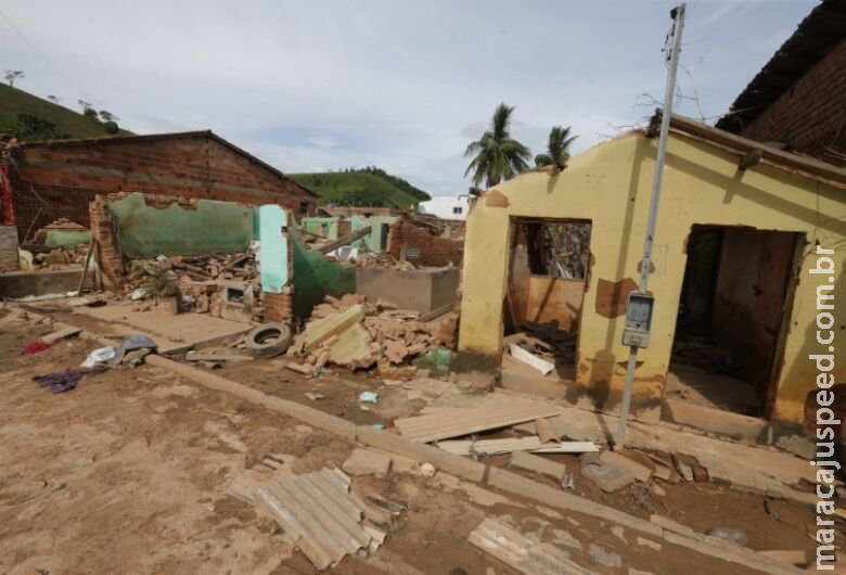 Projeto prevê ajuda para reconstruir casas em área atingida por desastres Projeto prevê ajuda para reconstruir casas em área atingida por desastres