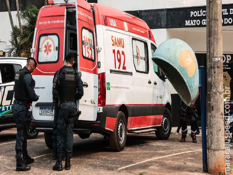 Rapaz de 23 anos é ferido a tiros e acaba socorrido na frente de delegacia em Campo Grande Rapaz de 23 anos é ferido a tiros e acaba socorrido na frente de delegacia em Campo Grande